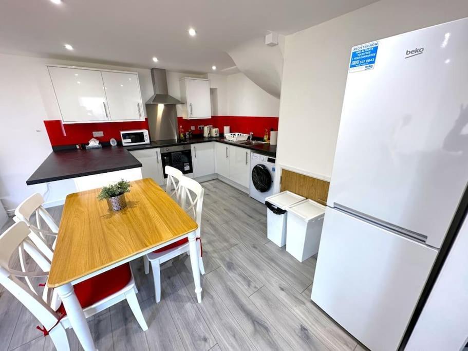 Charming New 2Br Detached House-Central Headington- Wi-Fi, Netflix, Top Location Oksford Zewnętrze zdjęcie