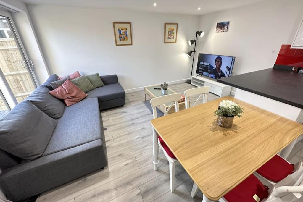 Charming New 2Br Detached House-Central Headington- Wi-Fi, Netflix, Top Location Oksford Zewnętrze zdjęcie