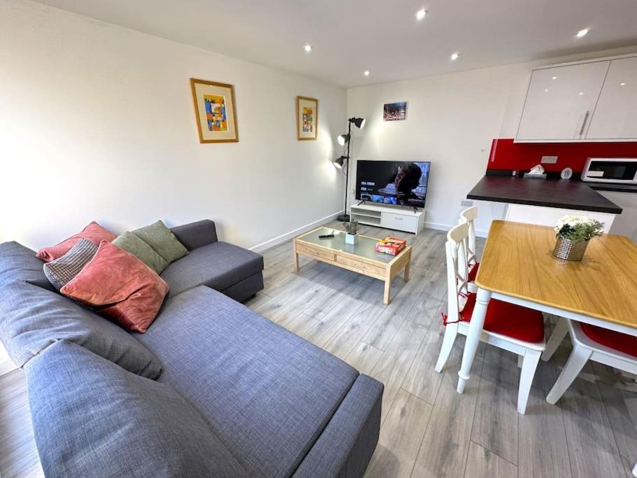 Charming New 2Br Detached House-Central Headington- Wi-Fi, Netflix, Top Location Oksford Zewnętrze zdjęcie
